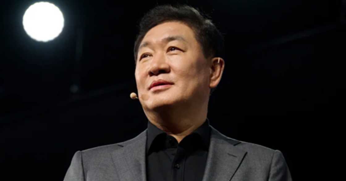 Samsung co-CEO Han Jong-Hee, pumanaw na sa edad na 63 Samsung co-CEO Han Jong-Hee, pumanaw na sa edad na 63