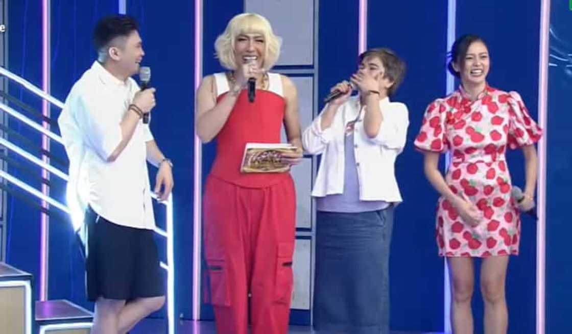 Amy Perez sa level up hosting nila: "Bakit niyo ko ginaganito?" Amy Perez sa level up hosting nila: "Bakit niyo ko ginaganito?"