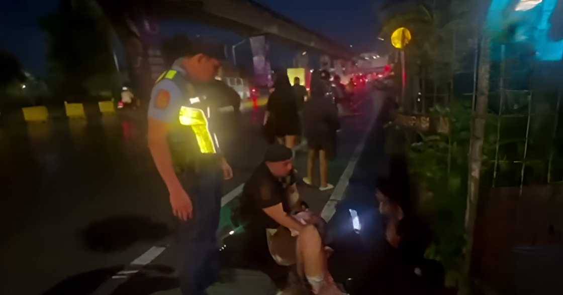 EDSA roadside birth: QCPD praised for rapid response and assistance in delivering the baby EDSA roadside birth: QCPD praised for rapid response and assistance in delivering the baby