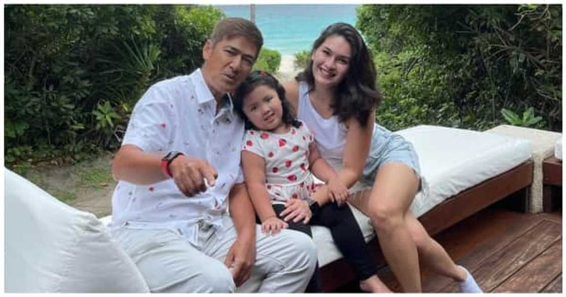 Vic Sotto, ibinida ang cute na skeleton costume ni Tali sa 'Eat Bulaga' Vic Sotto, ibinida ang cute na skeleton costume ni Tali sa 'Eat Bulaga'