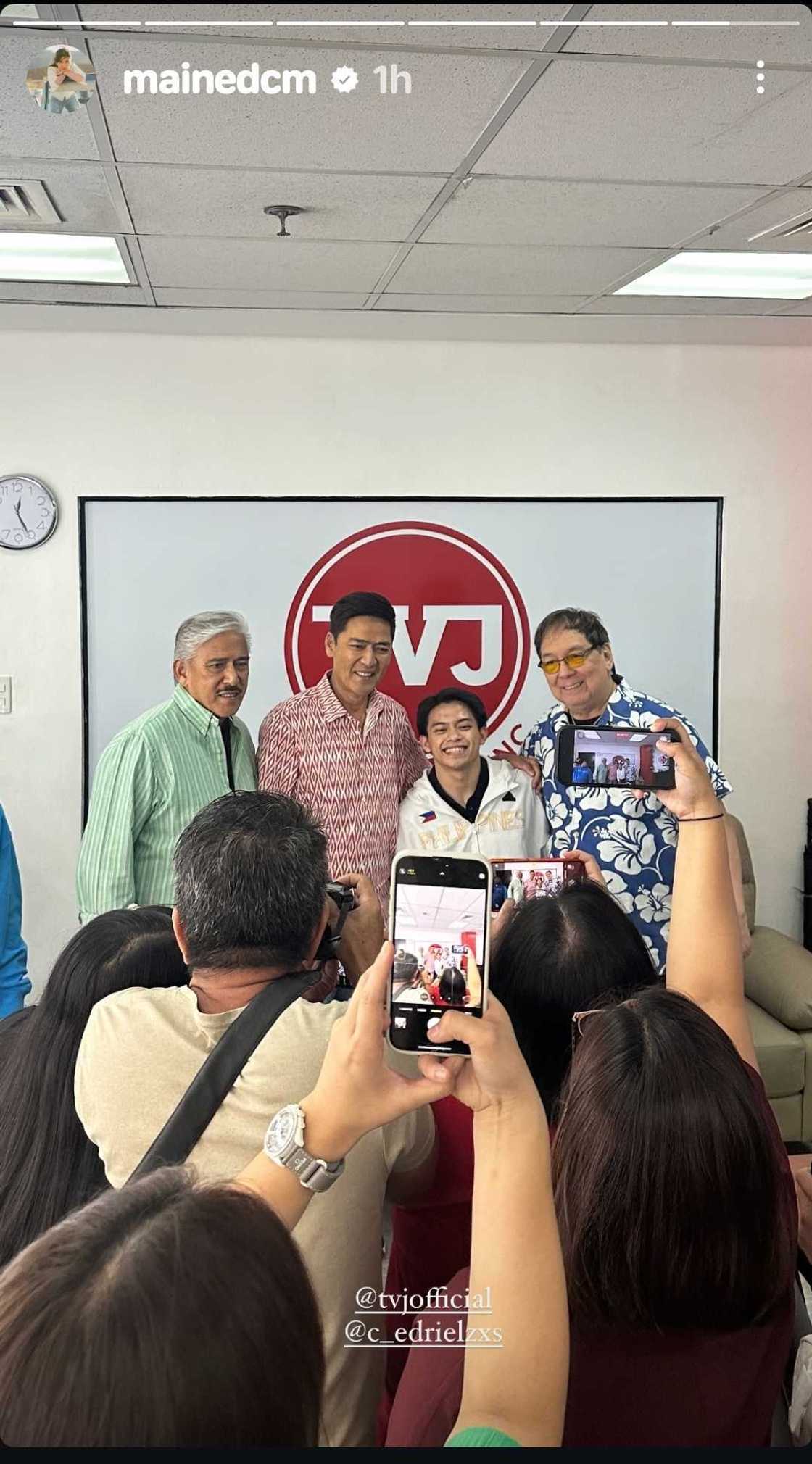 Pics ni Carlos Yulo sa 'Eat Bulaga' backstage, ibinida ni Maine Mendoza Pics ni Carlos Yulo sa 'Eat Bulaga' backstage, ibinida ni Maine Mendoza