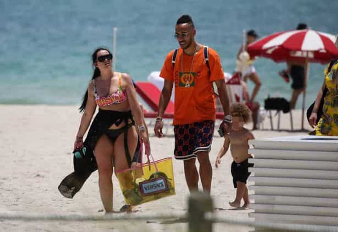 Arsenal players wives and girlfriends Arsenal players wives and girlfriends