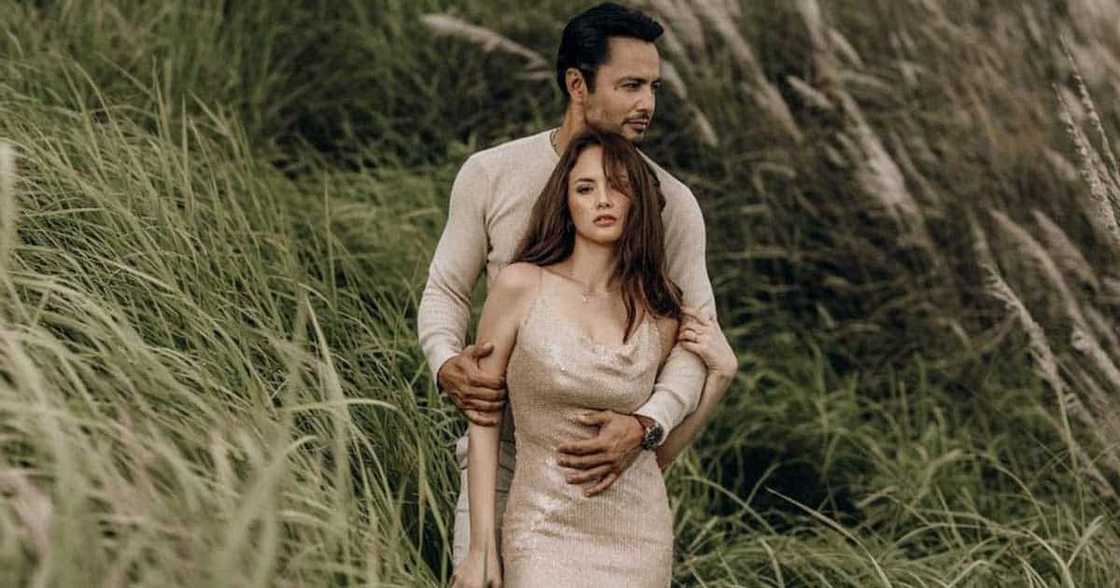 Ellen Adarna at Derek Ramsay, usap-usapan ang animo’y prenup photos na pinost nila online: “Heyy D,” “Hey E”