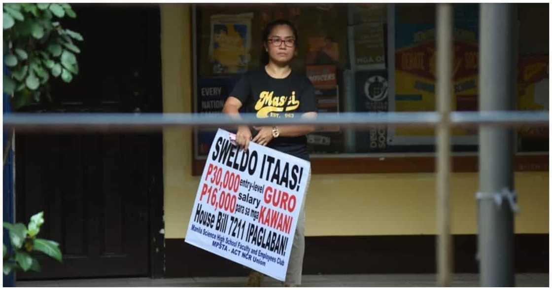 Itaas ang sahod! Patuloy na hiling ng ating mga guro Itaas ang sahod! Patuloy na hiling ng ating mga guro