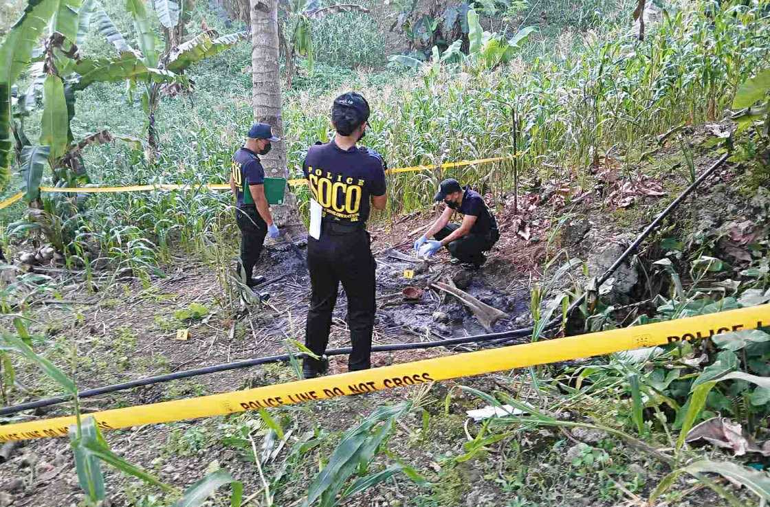 75-anyos na lola, brutal na pinatay dahil pinaghinalaang siya ay mambabarang 75-anyos na lola, brutal na pinatay dahil pinaghinalaang siya ay mambabarang