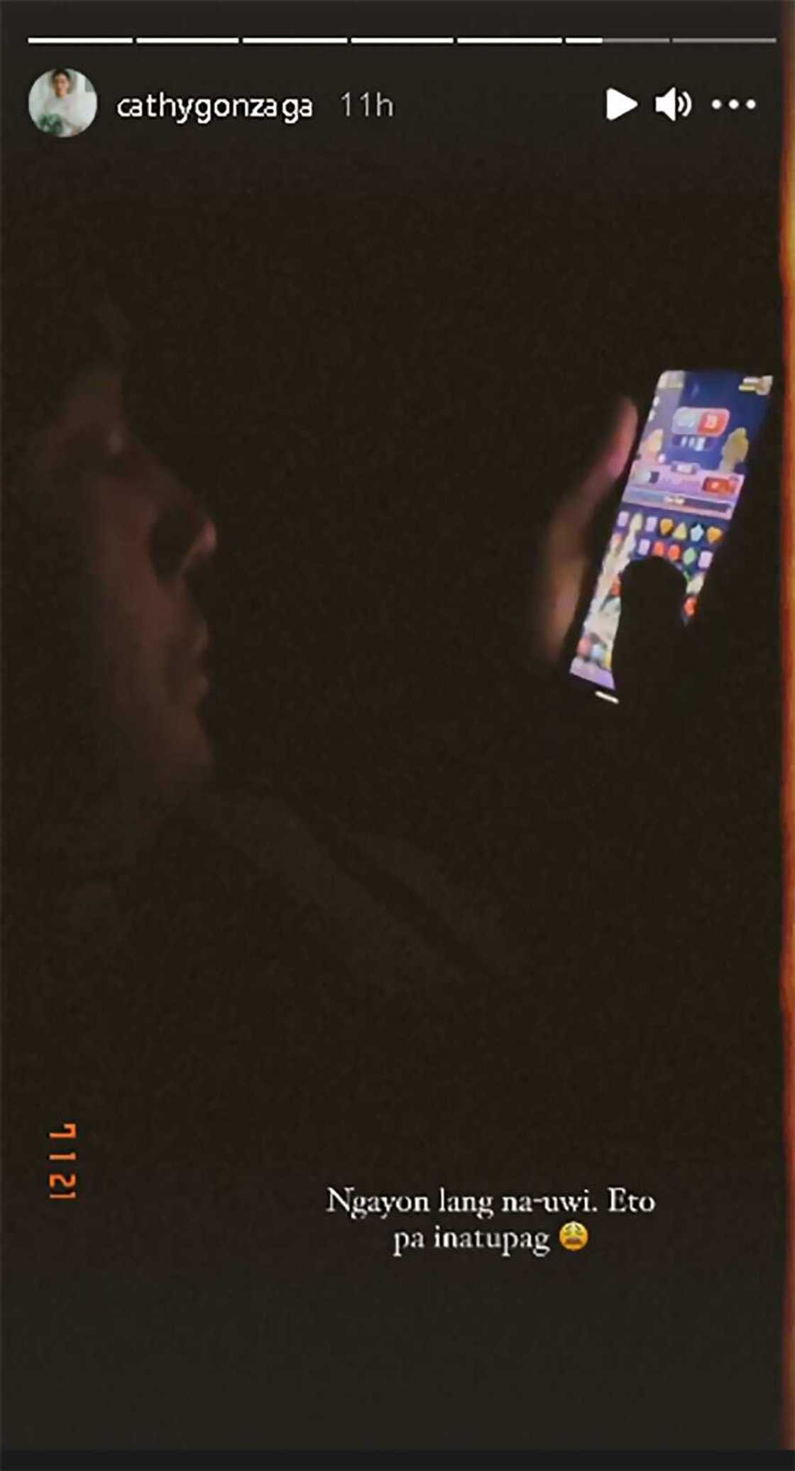 Alex Gonzaga, pinost picture ni Mikee Morada na naglalaro sa phone; yun daw unang inaatupag pag-uwi sa bahay Alex Gonzaga, pinost picture ni Mikee Morada na naglalaro sa phone; yun daw unang inaatupag pag-uwi sa bahay