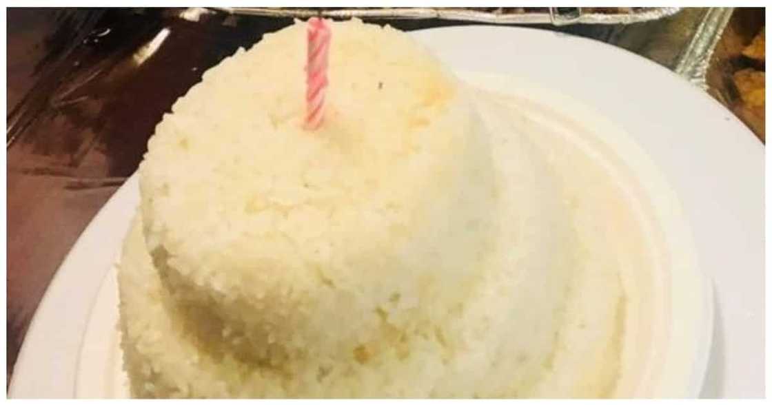 Ina, sinurpresa ng mga anak ng 3-layer cake na gawa sa kanin Ina, sinurpresa ng mga anak ng 3-layer cake na gawa sa kanin