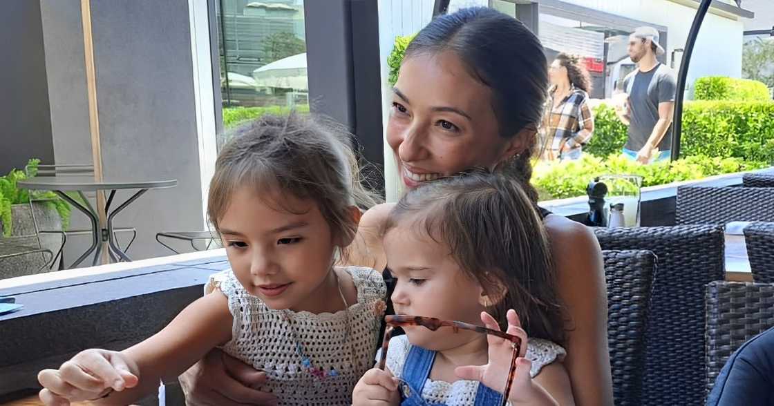Video ni Solenn Heussaff na ginawa face-paint nina Tili at Maelys para sa Halloween, kinagiliwan Video ni Solenn Heussaff na ginawa face-paint nina Tili at Maelys para sa Halloween, kinagiliwan