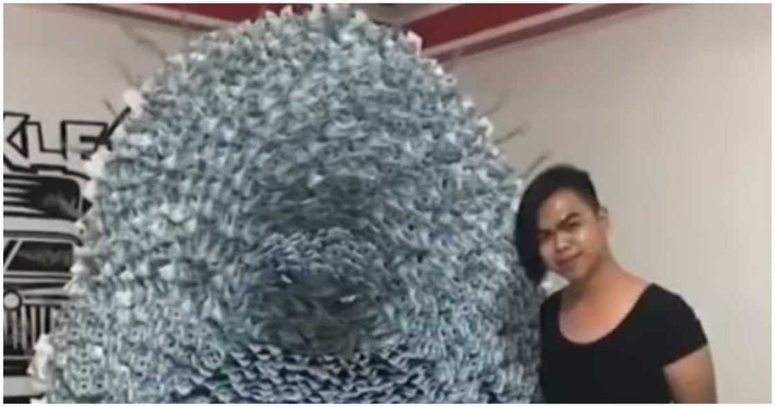 Florist, ibinahagi ang larawan ng Php1 million money bouquet ng customer Florist, ibinahagi ang larawan ng Php1 million money bouquet ng customer