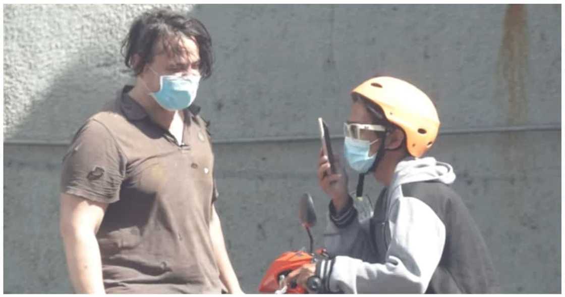 Vlogger, nagpanggap na pulubi na nais makausap ang nanay niya ngayong Mother's Day Vlogger, nagpanggap na pulubi na nais makausap ang nanay niya ngayong Mother's Day