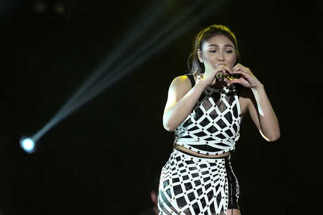 Nabiktima rin! Nadine Lustre, aminadong na-scam din ng mga ‘nanganganak’ na kisses noon Nabiktima rin! Nadine Lustre, aminadong na-scam din ng mga ‘nanganganak’ na kisses noon