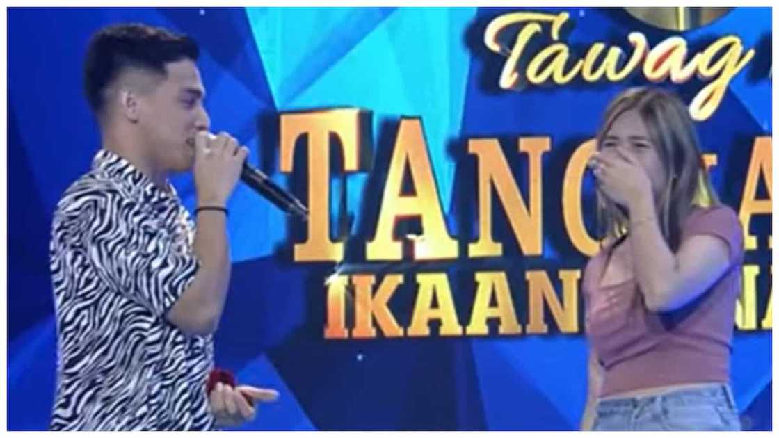 Daily contender, nag-propose sa girlfriend habang nasa stage ng Tawag ng Tanghalan Daily contender, nag-propose sa girlfriend habang nasa stage ng Tawag ng Tanghalan