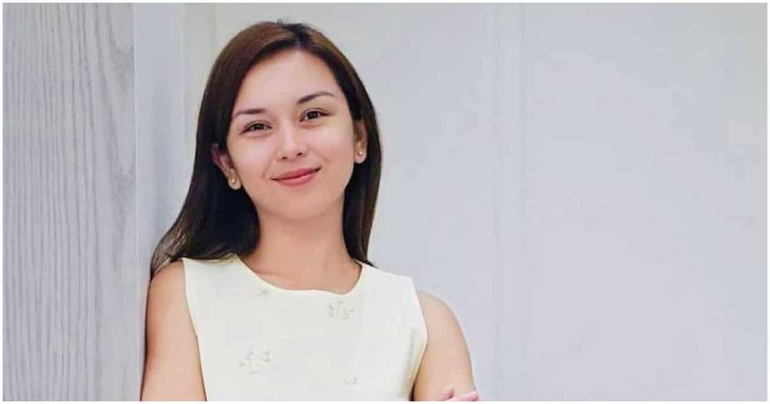 Beauty Gonzalez, walang arteng nakipag baton-twirl at zumba sa mga mallers sa SM Cebu Beauty Gonzalez, walang arteng nakipag baton-twirl at zumba sa mga mallers sa SM Cebu