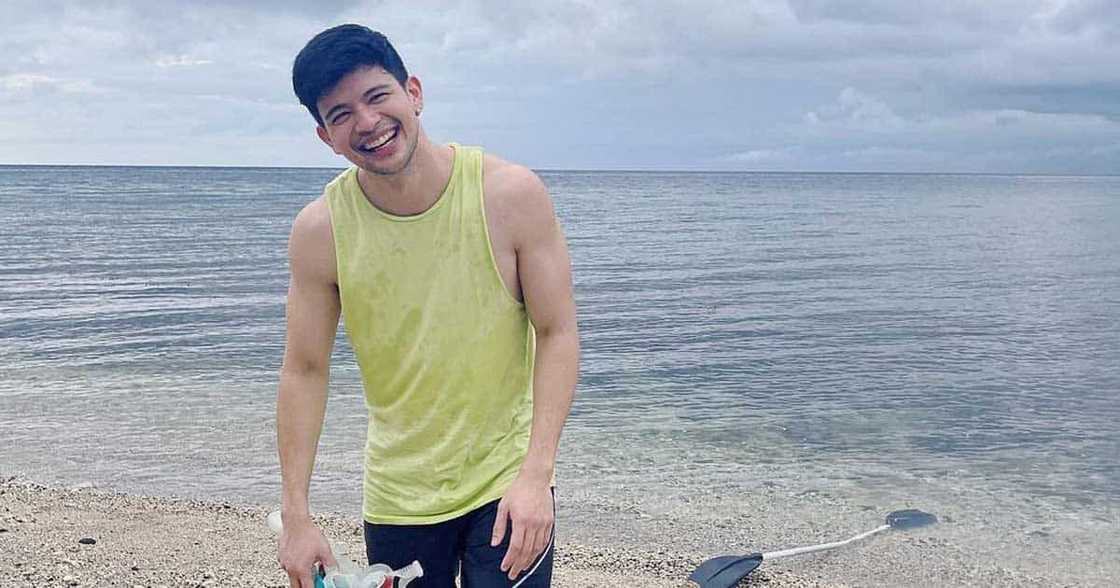 Rayver Cruz, ipinamalas ang galing sa billiards: “Ipasok daw yung 9 kahit nakatago yan” Rayver Cruz, ipinamalas ang galing sa billiards: “Ipasok daw yung 9 kahit nakatago yan”