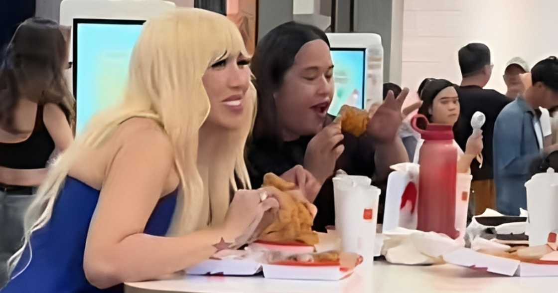 Vice Ganda explains fast food chain stop after glamorous GMA Gala 2025 (Photo: Kapamilya Universe) Vice Ganda explains fast food chain stop after glamorous GMA Gala 2025 (Photo: Kapamilya Universe)