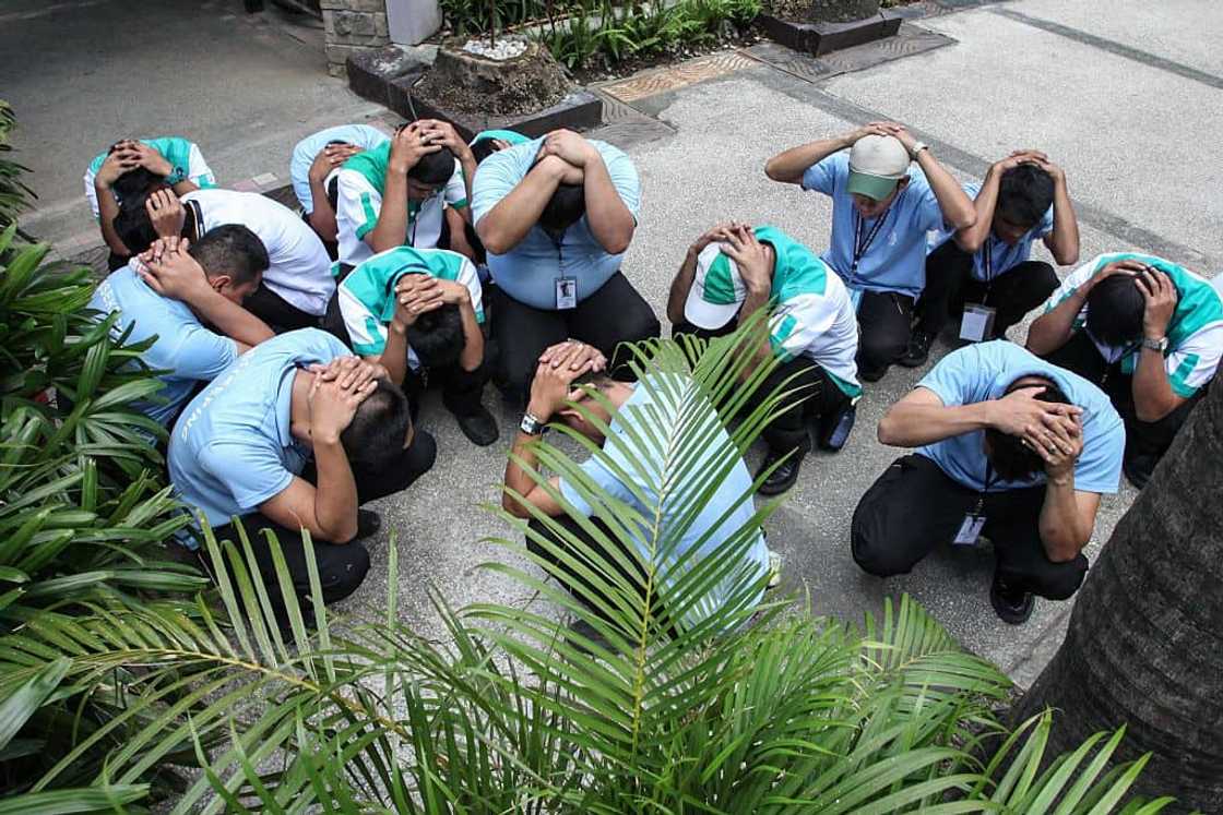 Lakas ng lindol sa loob ng simbahan, sapul sa video habang nagdadasal ang mga tao