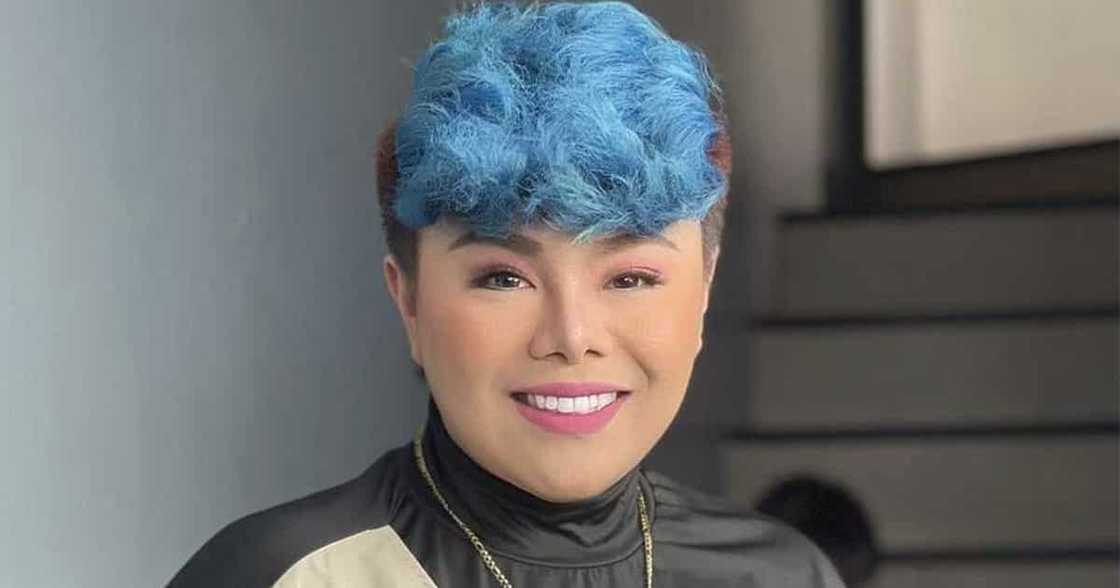 Staff sa shop ni DJ Jhaiho, ninakawan ng cellphone; DJ Jhaiho, ipinost ang CCTV clip Staff sa shop ni DJ Jhaiho, ninakawan ng cellphone; DJ Jhaiho, ipinost ang CCTV clip