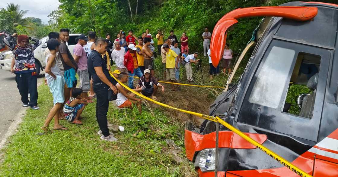 Fatal plunge: Bus accident kills two, injures dozens in Zamboanga del Sur Fatal plunge: Bus accident kills two, injures dozens in Zamboanga del Sur