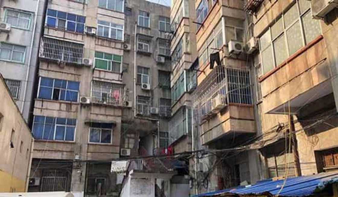 Dalaga, binihag at ginahasa sa loob ng 6 taon, nabuntis ng lalaki at anak nito Dalaga, binihag at ginahasa sa loob ng 6 taon, nabuntis ng lalaki at anak nito