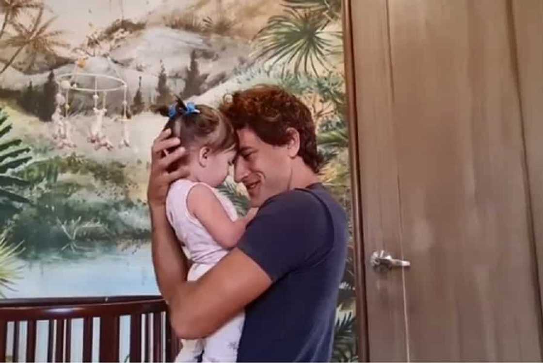 Nico Bolzico, nag-panic mode sa Tokyo Disneyland dahil dumaan si Minnie Mouse pero tulog si Tili Nico Bolzico, nag-panic mode sa Tokyo Disneyland dahil dumaan si Minnie Mouse pero tulog si Tili