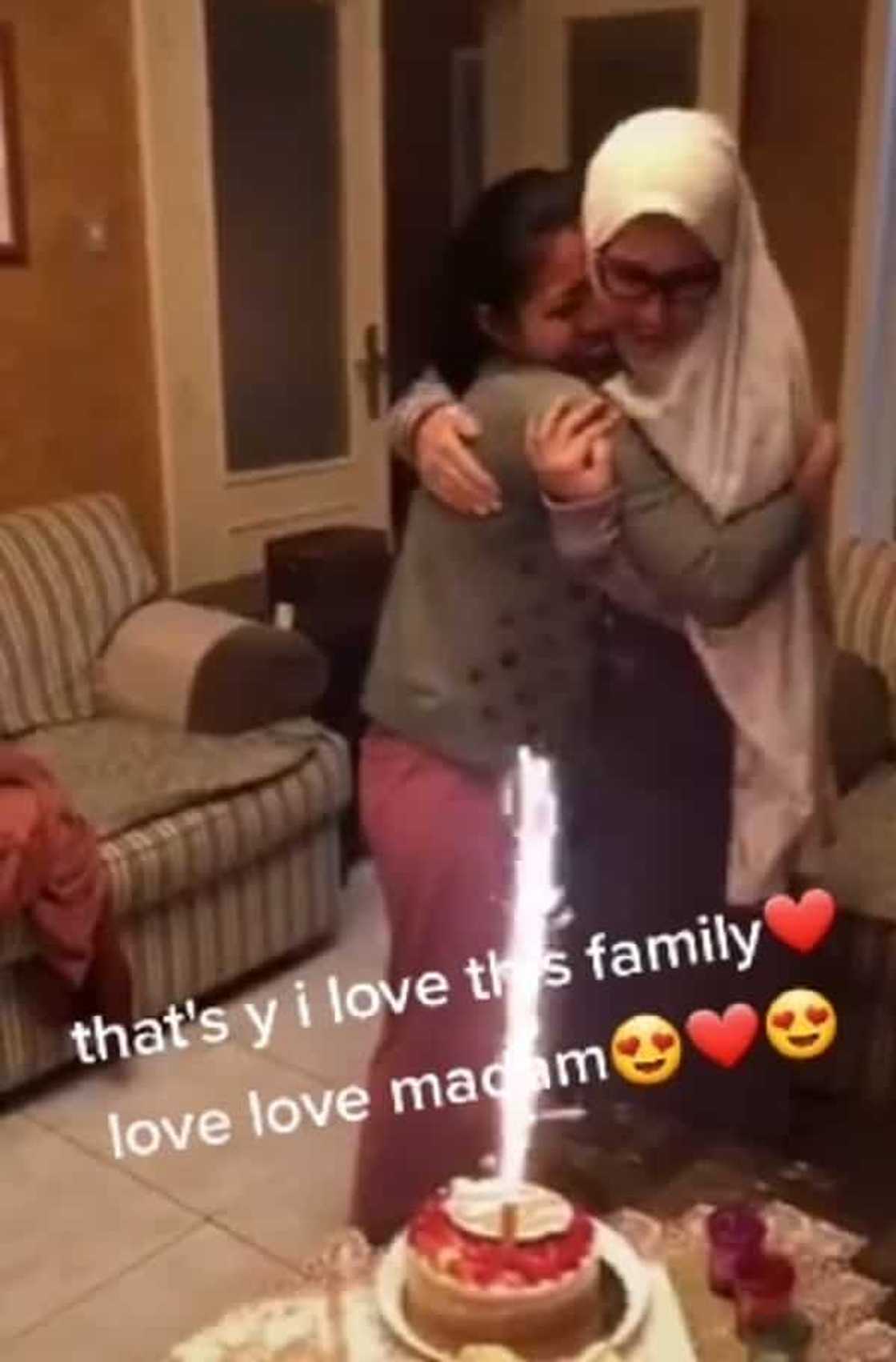 Pinay sa Saudi, naging emosyonal nang surpresahin ng mga amo sa bday niya Pinay sa Saudi, naging emosyonal nang surpresahin ng mga amo sa bday niya