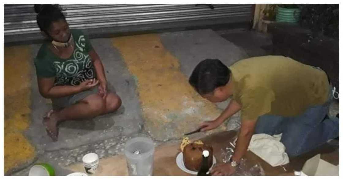 Pari na nagdiwang ng Bagong Taon kasama ang mga taong nasa ilalim ng tulay sa QC, viral