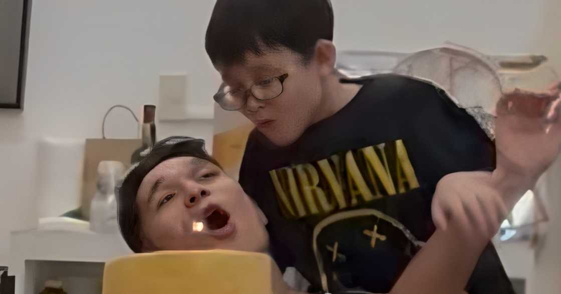 Pancho Magno, ipinasilip ang intimate birthday celebration kasama ang mga mahal sa buhay Pancho Magno, ipinasilip ang intimate birthday celebration kasama ang mga mahal sa buhay