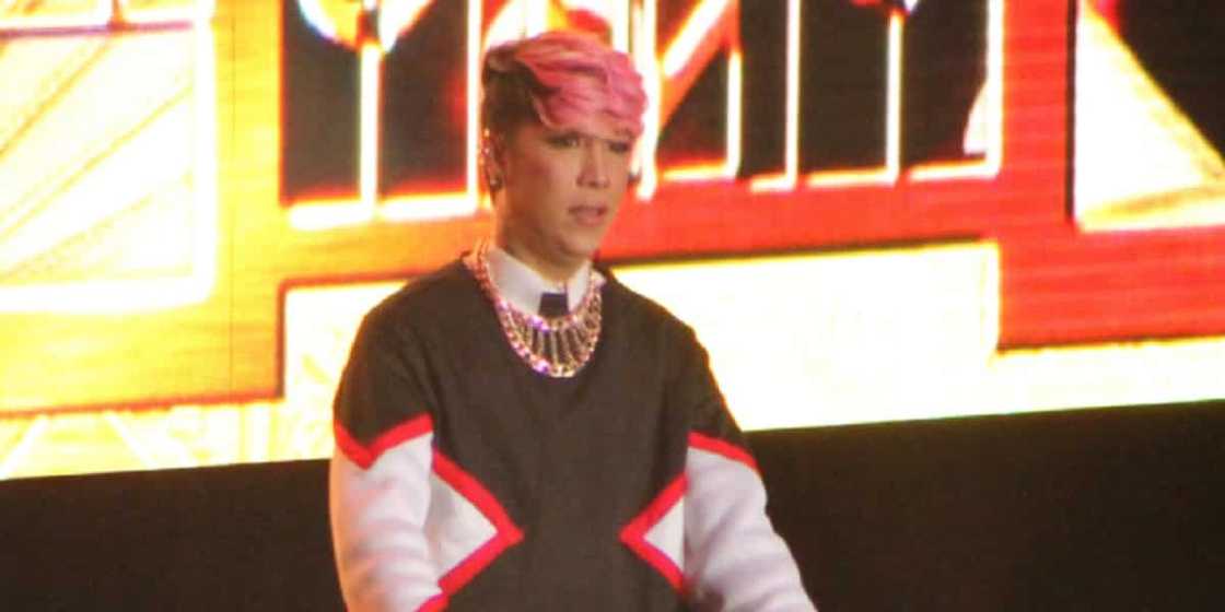 Vice Ganda, shows luxurious 2nd floor of his brand new house Vice Ganda, shows luxurious 2nd floor of his brand new house