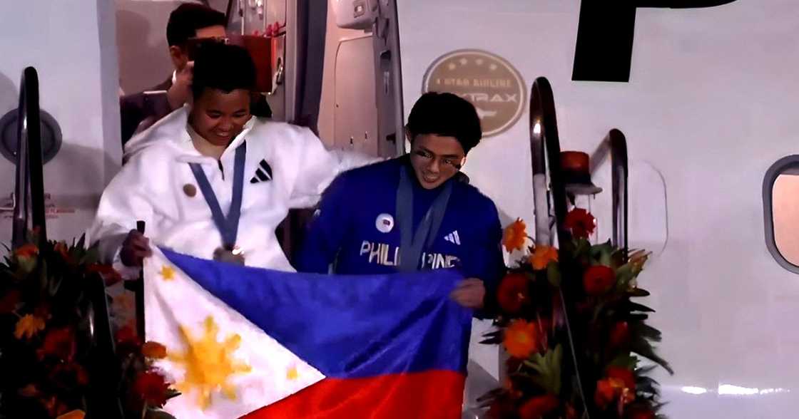 Carlos Yulo at iba pang Pinoy Olympians, dumating na sa Pilipinas lulan ng PAL chartered flight