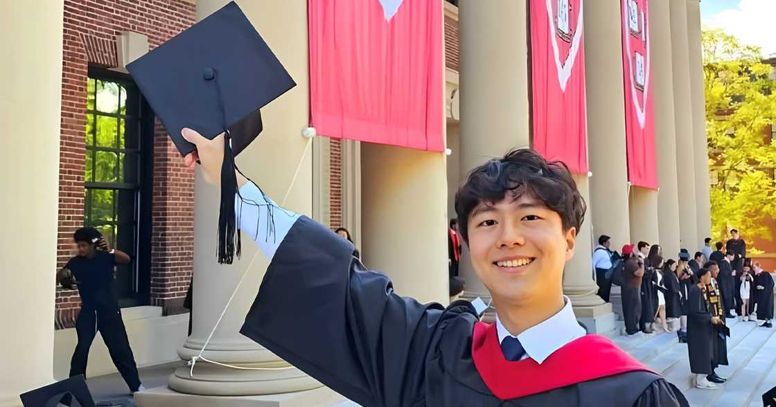 Pinoy genius, nagtapos ng Magna Cúm Laude sa Harvard; double degree, tinapos niya ng 4 na taon Pinoy genius, nagtapos ng Magna Cúm Laude sa Harvard; double degree, tinapos niya ng 4 na taon