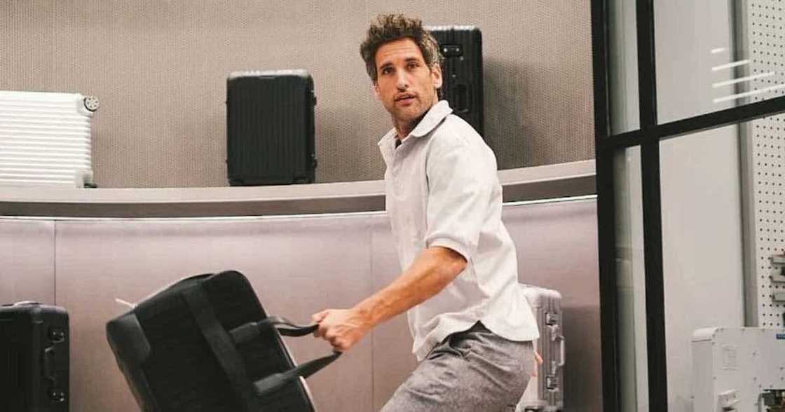 Nico Bolzico, pabirong sinabi dapat mas pagtuunang pansin ng lalaki ang kanilang asawa kesa sa kanilang phones Nico Bolzico, pabirong sinabi dapat mas pagtuunang pansin ng lalaki ang kanilang asawa kesa sa kanilang phones