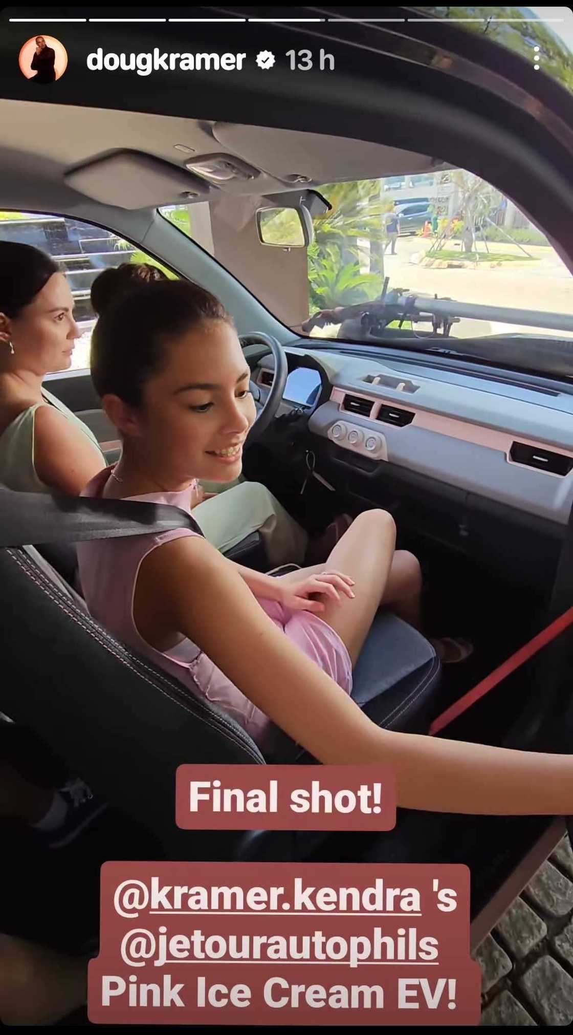 Video ng reaksyon ni Kendra Kramer sa first car niya, viral: “I love it” Video ng reaksyon ni Kendra Kramer sa first car niya, viral: “I love it”