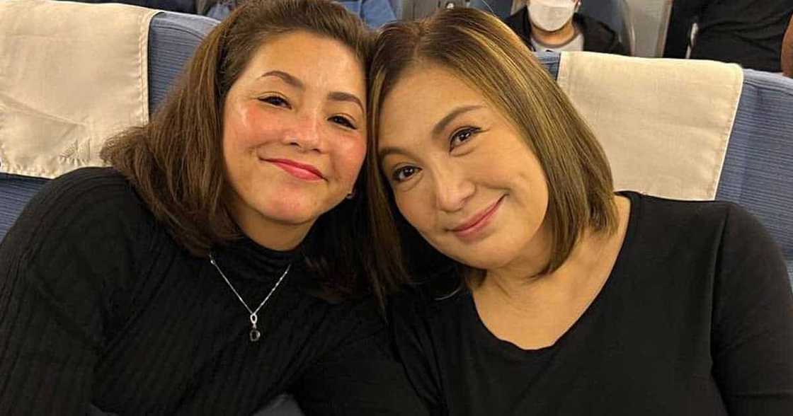 Vid ni Sharon Cuneta at Regine Velasquez na tumigil sa paglalakad para makapag-picture sa mga fans, viral Vid ni Sharon Cuneta at Regine Velasquez na tumigil sa paglalakad para makapag-picture sa mga fans, viral