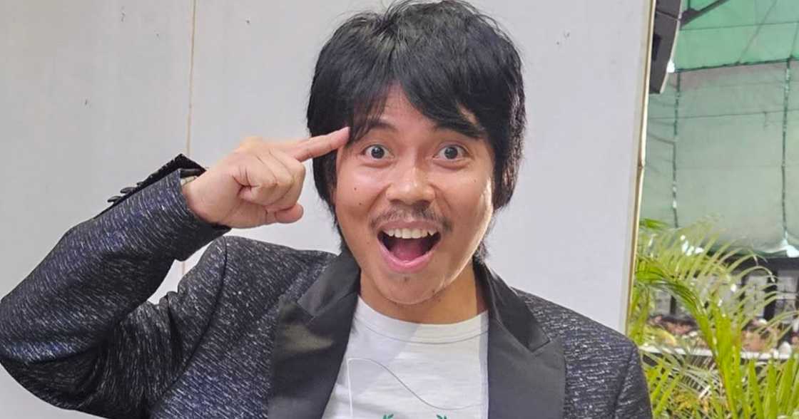 Empoy, may nakakatawang dahilan kung bakit hindi niya inaahit ang kanyang bigote Empoy, may nakakatawang dahilan kung bakit hindi niya inaahit ang kanyang bigote