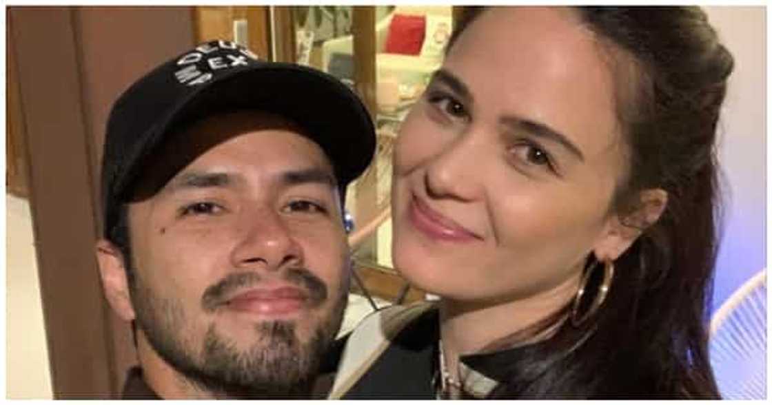 Kristine Hermosa, masayang pinanood ang asawang si Oyo Boy Sotto habang ito ay nagsasaranggola Kristine Hermosa, masayang pinanood ang asawang si Oyo Boy Sotto habang ito ay nagsasaranggola