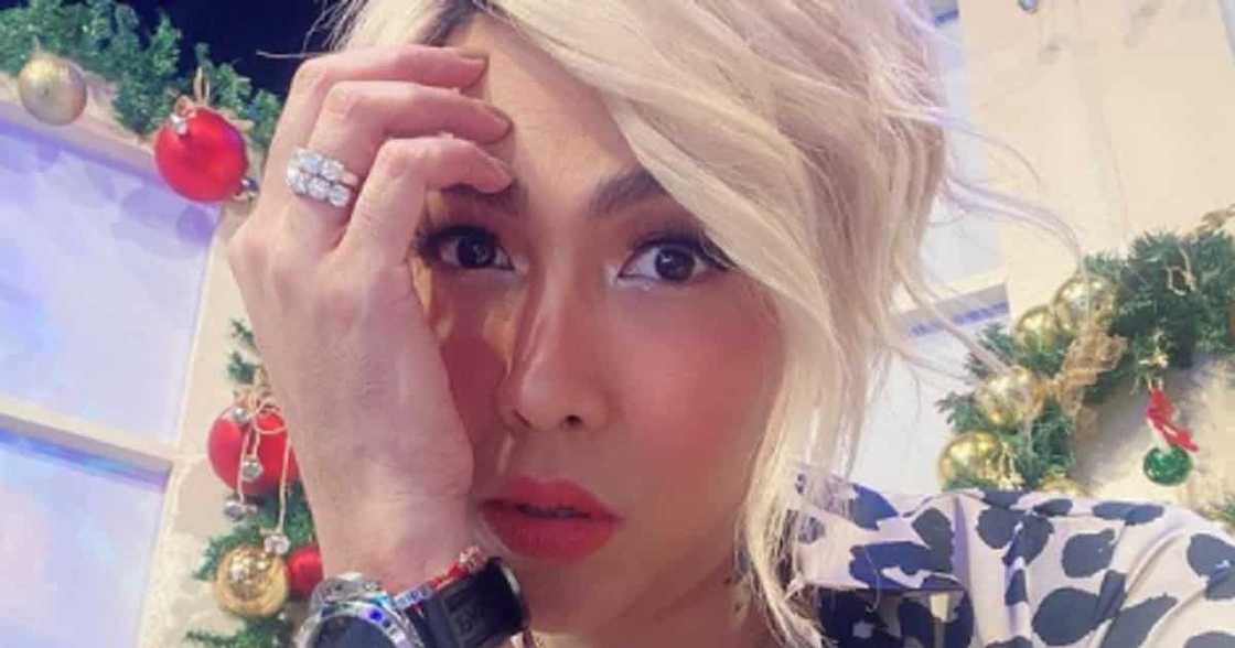 Vice Ganda gave his mother Rosario a luxurious Rolex watch Vice Ganda gave his mother Rosario a luxurious Rolex watch
