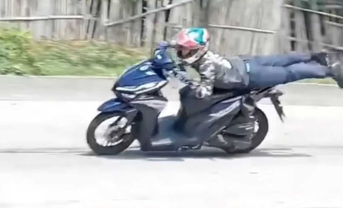 Rider na gumawa ng reckless driving stunt, maaring masuspinde ang lisensya Rider na gumawa ng reckless driving stunt, maaring masuspinde ang lisensya