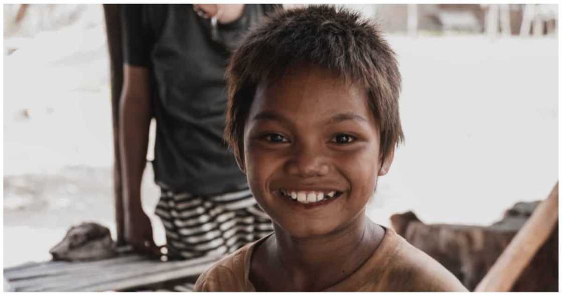 Batang nag-donate ng kamote sa kanilang pantry on wheels, muling nakatanggap ng biyaya Batang nag-donate ng kamote sa kanilang pantry on wheels, muling nakatanggap ng biyaya
