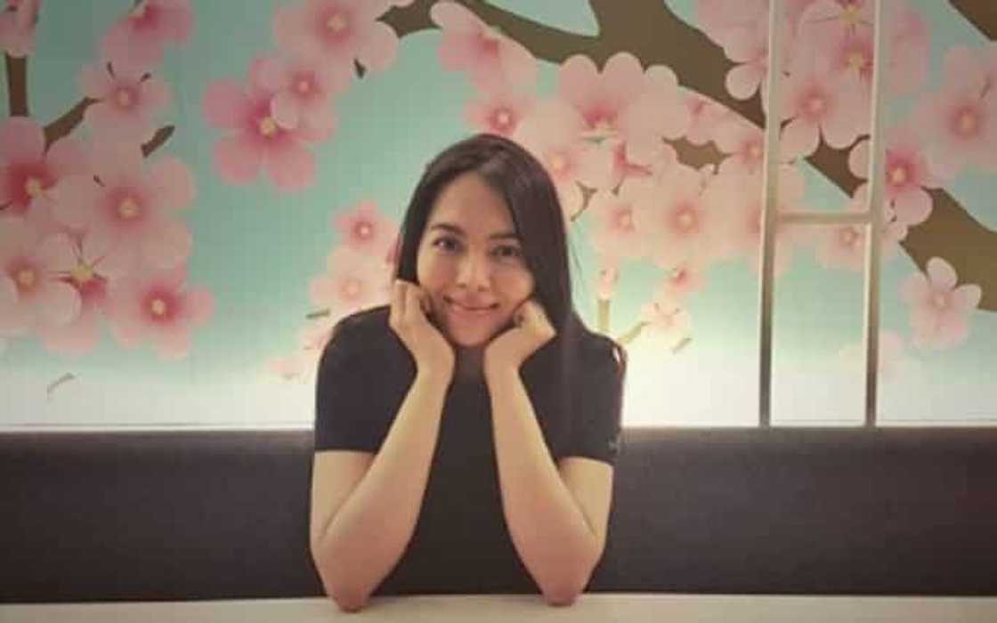 Lolit Solis, sinabing di raw kataka-takang magkaruon ng spark sa pagitan nina Julia Montes at Coco Martin Lolit Solis, sinabing di raw kataka-takang magkaruon ng spark sa pagitan nina Julia Montes at Coco Martin