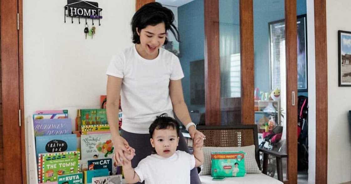 Cute video ng anak nina Saab Magalona at Jim Bacarro na sinasabayan ng sayaw ang ‘Lupang Hinirang,’ viral Cute video ng anak nina Saab Magalona at Jim Bacarro na sinasabayan ng sayaw ang ‘Lupang Hinirang,’ viral