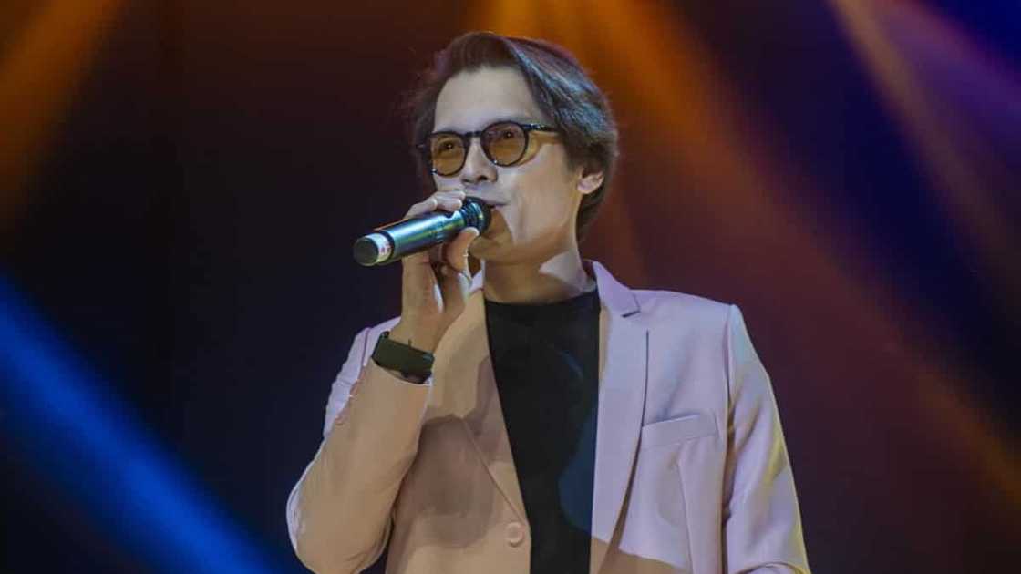 Ogie D sa viral serenade ni Carlo Aquino sa Miss Bacolod: "Marunong kumanta si Carlo ah" Ogie D sa viral serenade ni Carlo Aquino sa Miss Bacolod: "Marunong kumanta si Carlo ah"