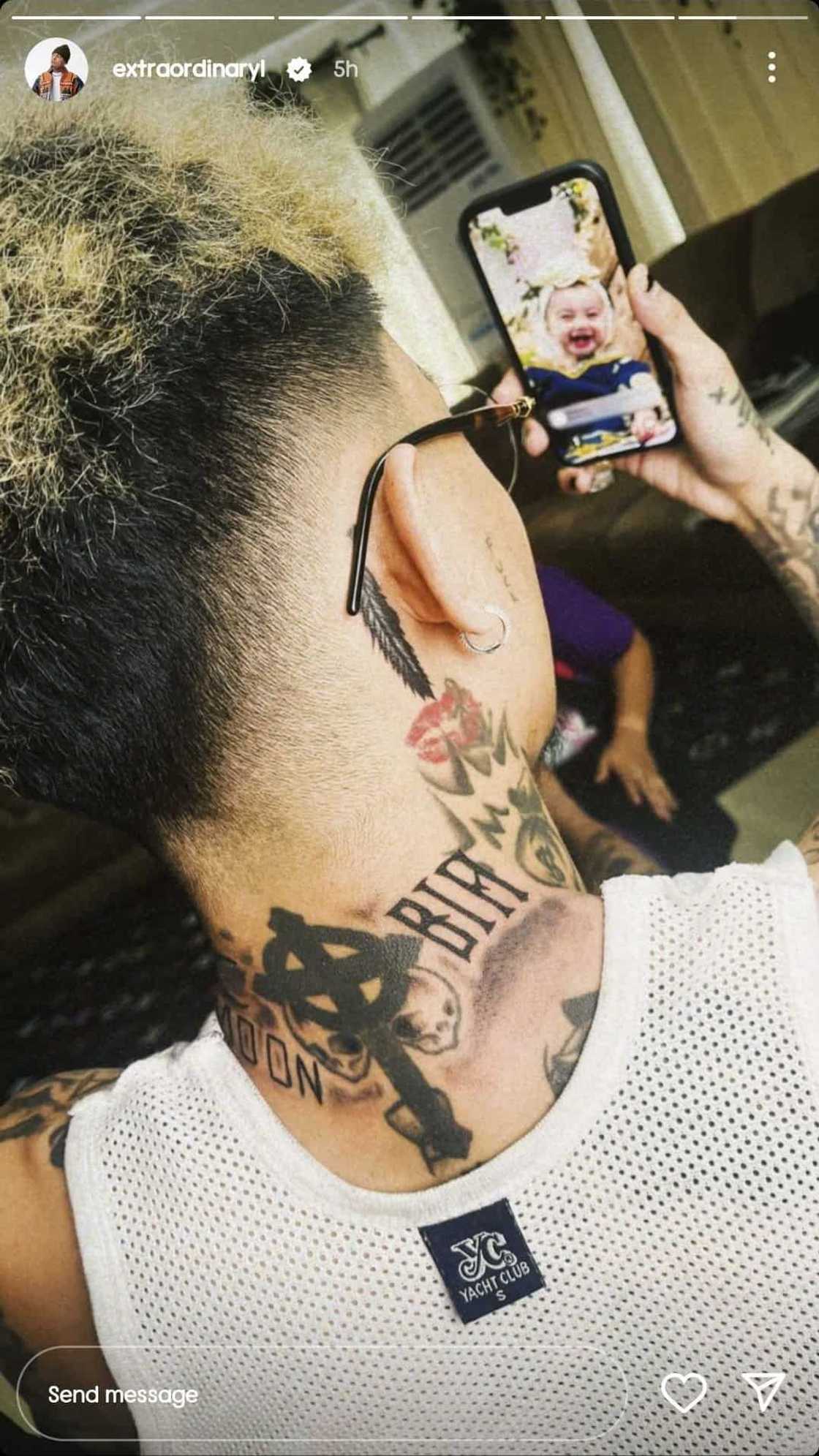 Skusta Clee, pina-tattoo ang pangalan ni Bia; pinatakpan na rin ang "Zeinab" tattoo Skusta Clee, pina-tattoo ang pangalan ni Bia; pinatakpan na rin ang "Zeinab" tattoo