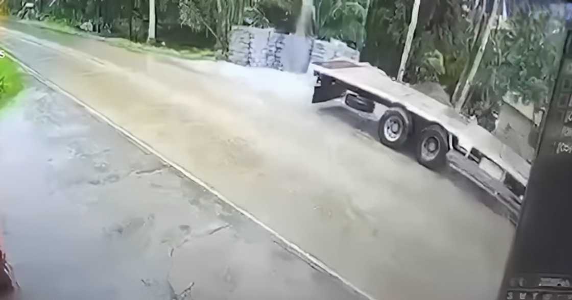 4 patay matapos bumangga ang van sa 10-wheeler 4 patay matapos bumangga ang van sa 10-wheeler