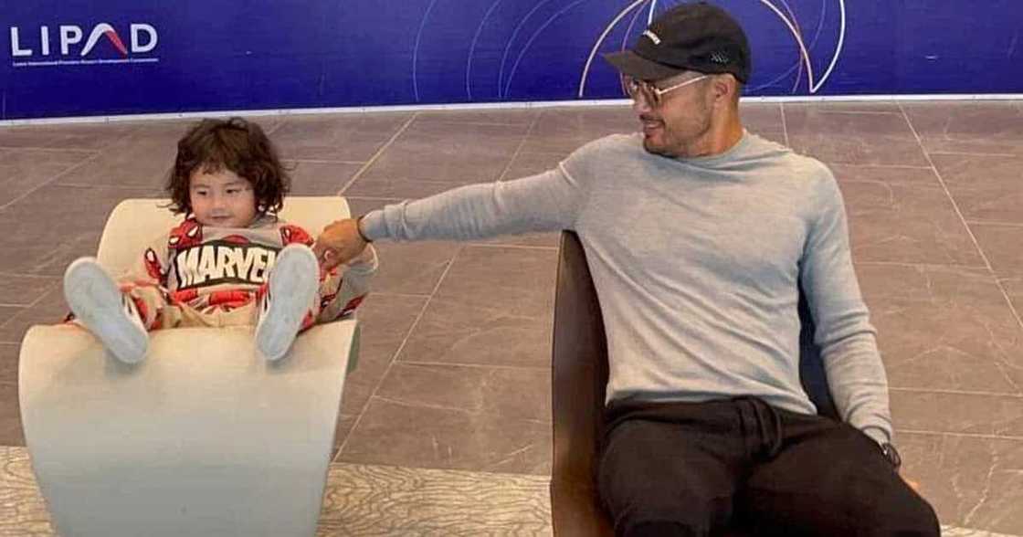 Video of Derek Ramsay patiently teaching Elias to ski goes viral: “Effort and patience”