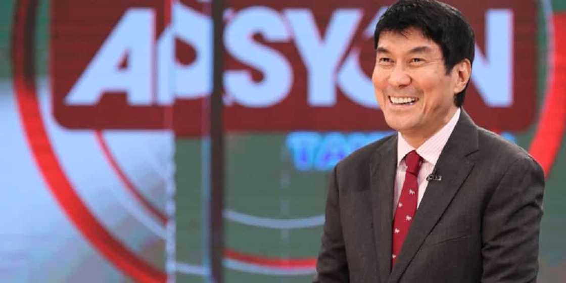 Ang tindi! Mister, sumabit sa kotse ni kabit nang maaktuhan si misis Ang tindi! Mister, sumabit sa kotse ni kabit nang maaktuhan si misis