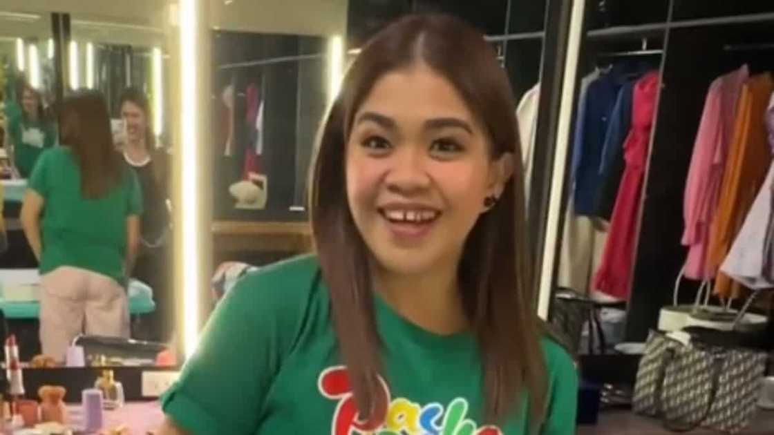 Melai, feeling summa cúm laude sa bonggang regalo sa kanya ni Regine Melai, feeling summa cúm laude sa bonggang regalo sa kanya ni Regine