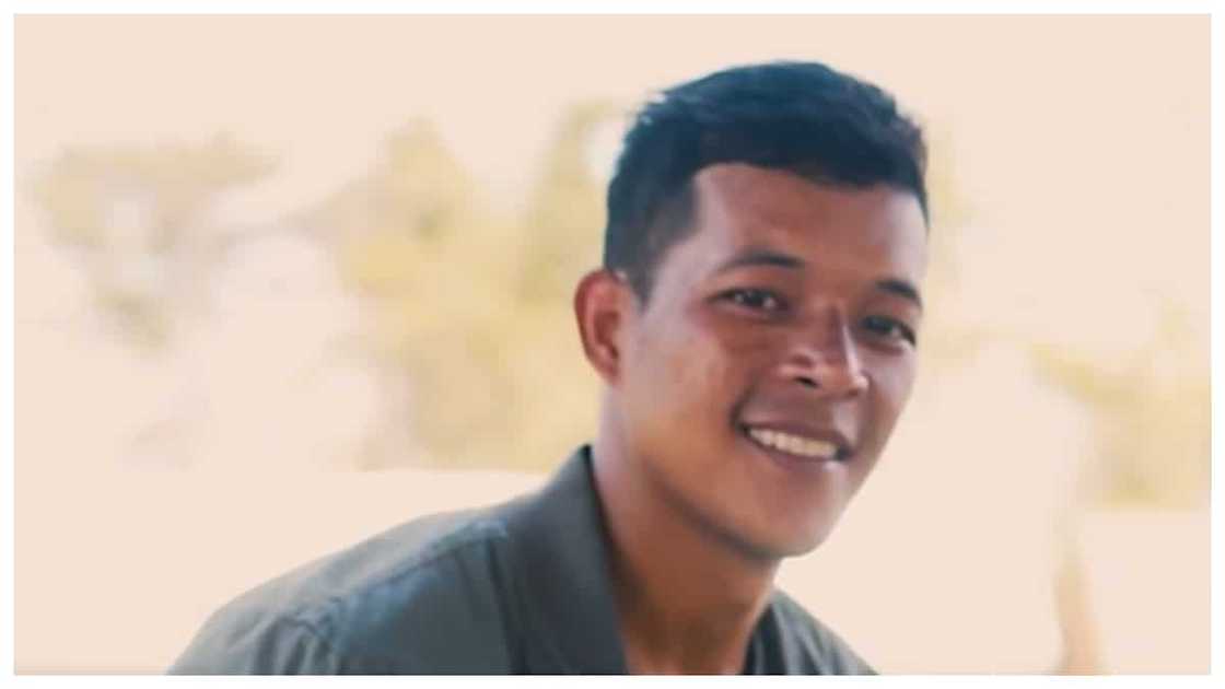 Ka-look-alike ni Jericho Rosales, ipinaglihi raw pala talaga sa aktor Ka-look-alike ni Jericho Rosales, ipinaglihi raw pala talaga sa aktor
