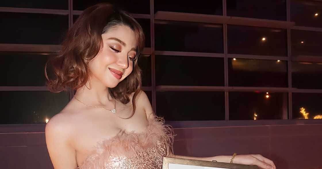 Donnalyn Bartolome, excited matanggap kanyang Diamond Play Button: “Happy 10 Million Subscribers” Donnalyn Bartolome, excited matanggap kanyang Diamond Play Button: “Happy 10 Million Subscribers”