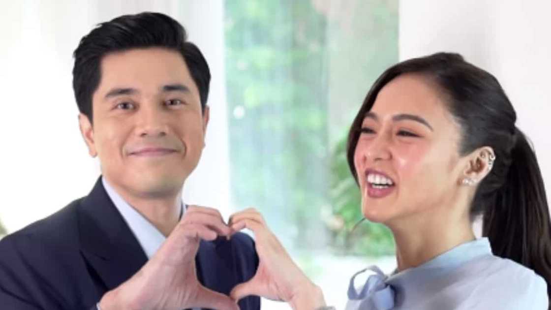 Ogie Diaz, nabalitaang unti-unti umanong nahuhulog si Kim Chiu kay Paulo Avelino Ogie Diaz, nabalitaang unti-unti umanong nahuhulog si Kim Chiu kay Paulo Avelino