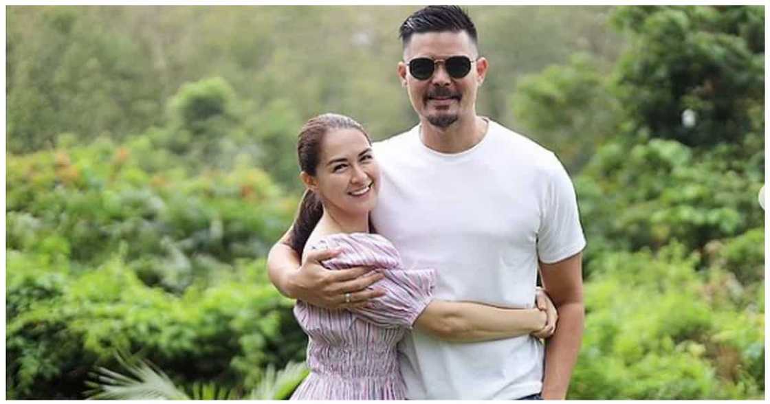 Dingdong Dantes, kinaaliwan matapos mangulit habang ini-interview si Marian Rivera Dingdong Dantes, kinaaliwan matapos mangulit habang ini-interview si Marian Rivera